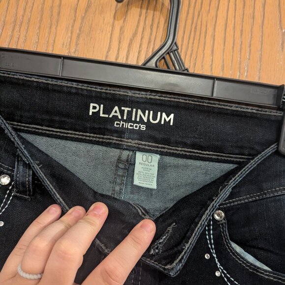 Chicos Platinum Women's Size 00 Reg Boot Cut Denim Dark Wash Stretch Jeans - Picture 3 of 4